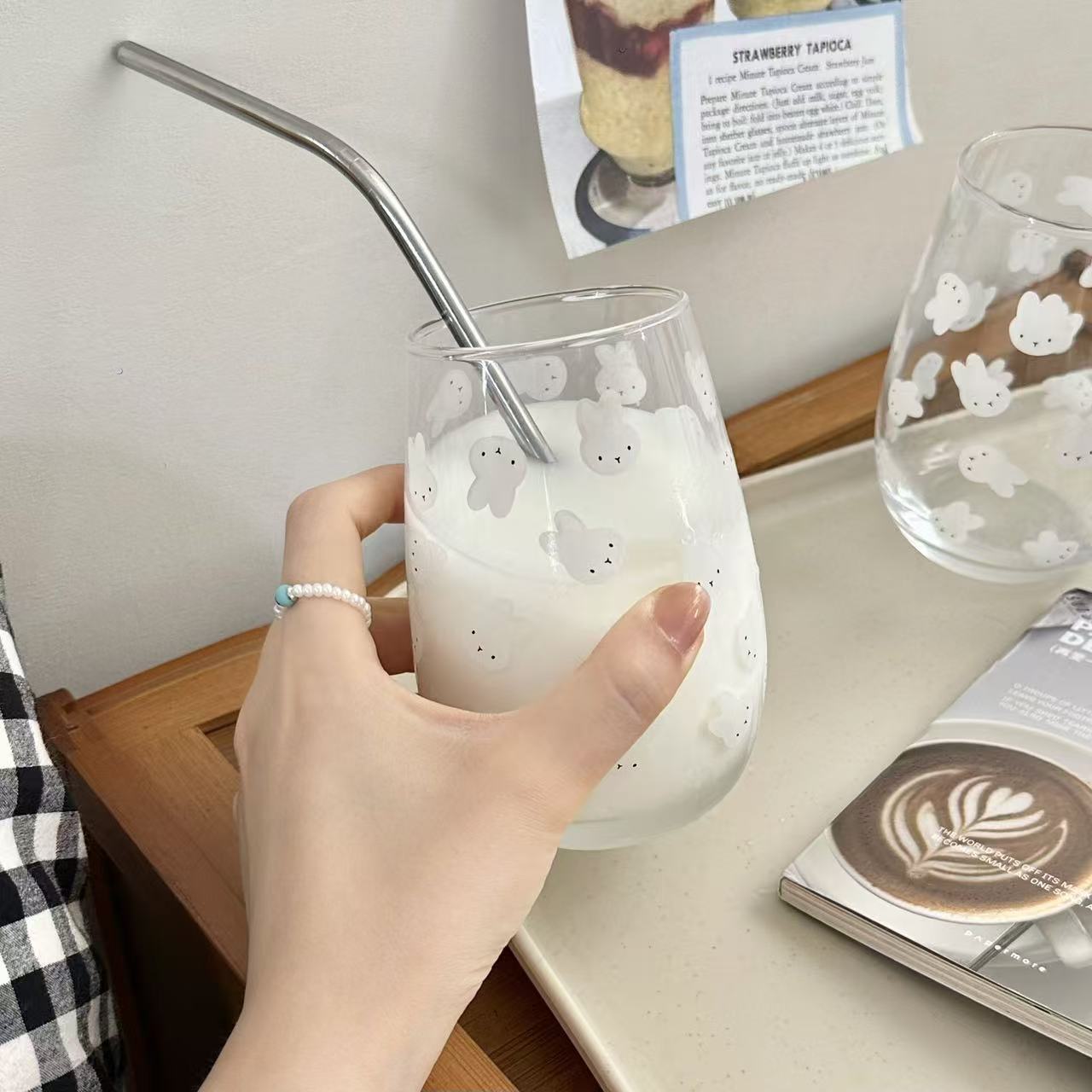 かわいいミッフィーのウサギ柄プリントガラスタンブラー、大容量 - Coffee And Tea Glass のレビューと価格